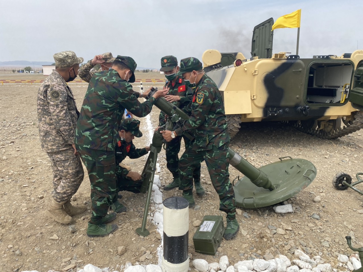 Đội tuyển Pháo binh QĐND Việt Nam tiếp nhận vũ khí trang bị